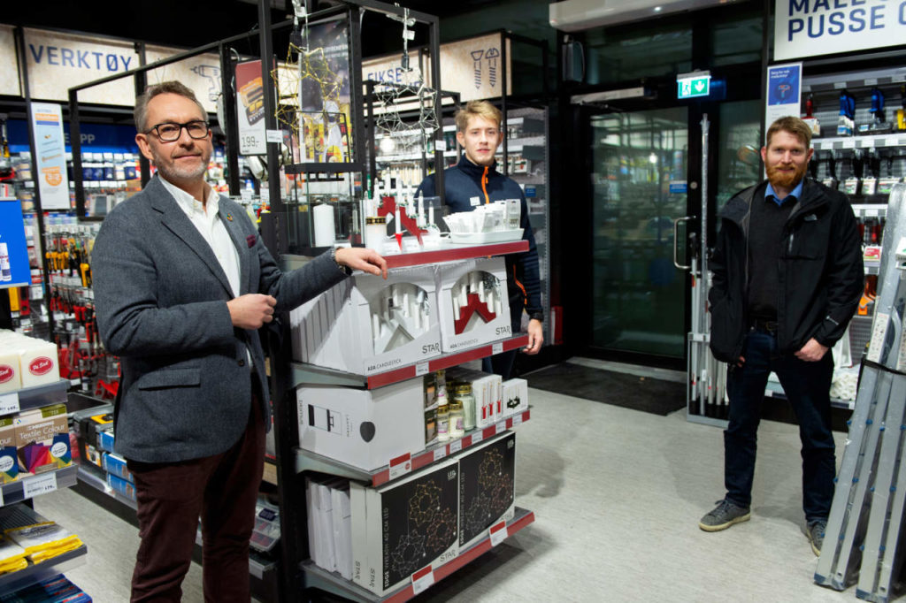Picture of the trio of rental: CEO of Jernia, Espen Karlsen, Store Manager Morten Portaas and Åsgeir Helland at Sharefox.